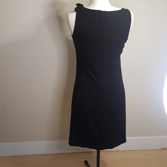 Trina Turk LBD shoulder bow detail - Picture 7 of 10